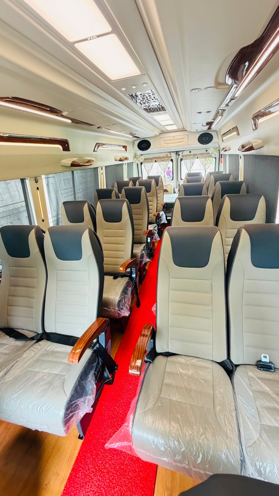 Somnath Tempo Traveller 13