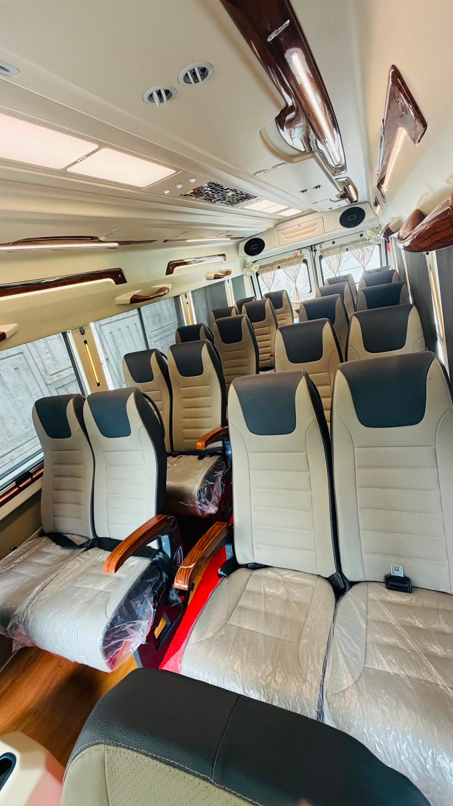 Somnath Tempo Traveller 14