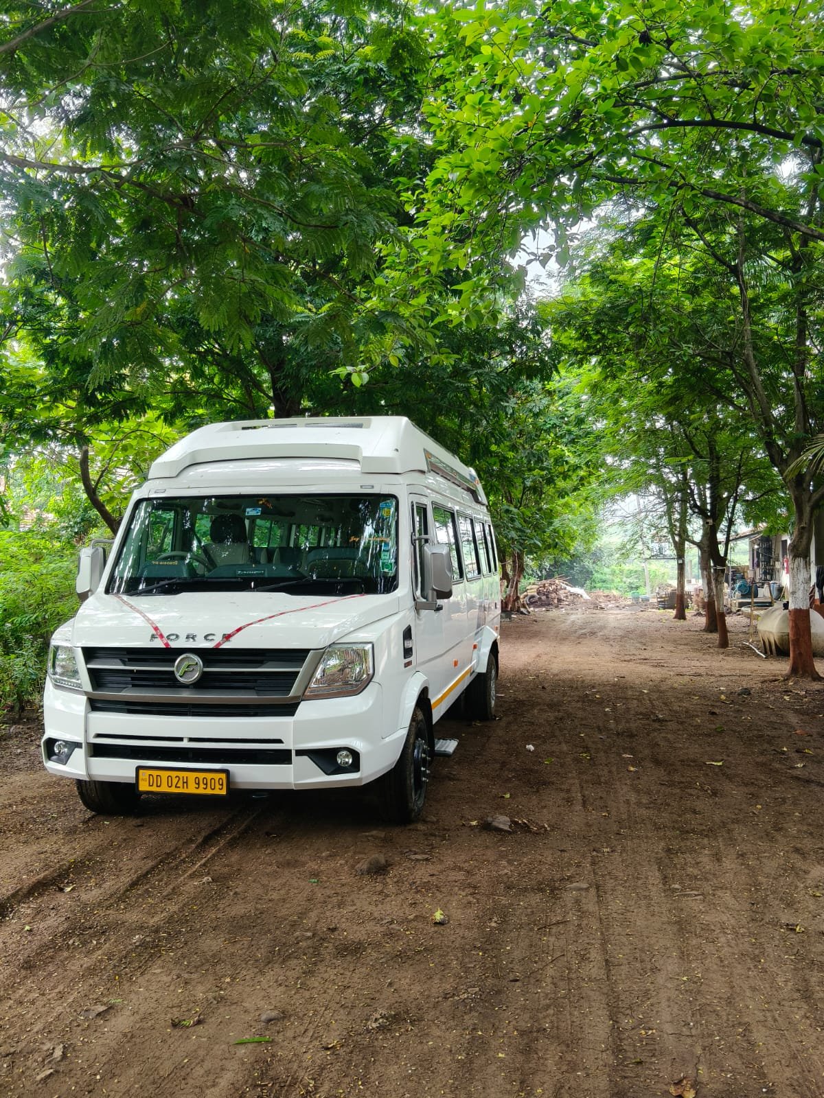 Somnath Tempo Traveller 8